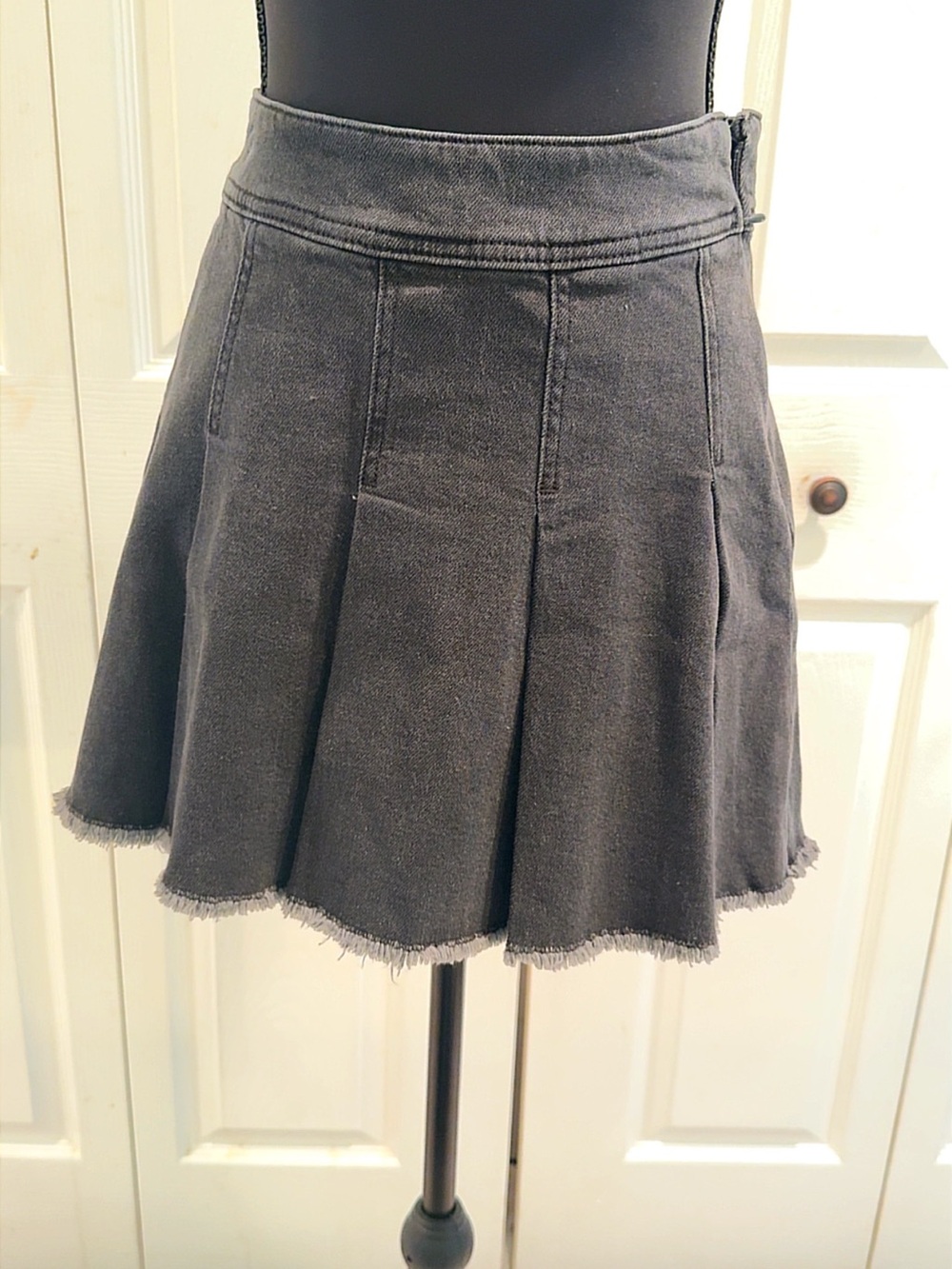 SO Black A-Line Pleated Mini Skirt with Frayed Hem